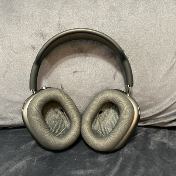 Apple AirPods Max in Space Grey - Picture 7 of 14